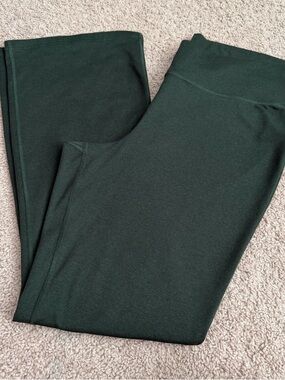 Old Navy CloudComfy Extra High-Rise Leggings in Dark Green